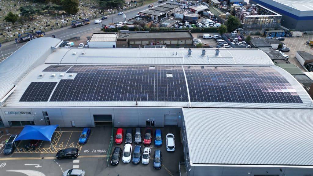 TrustFord-installe-610-panneaux-solaires-au-FordStore-de-Dagenham